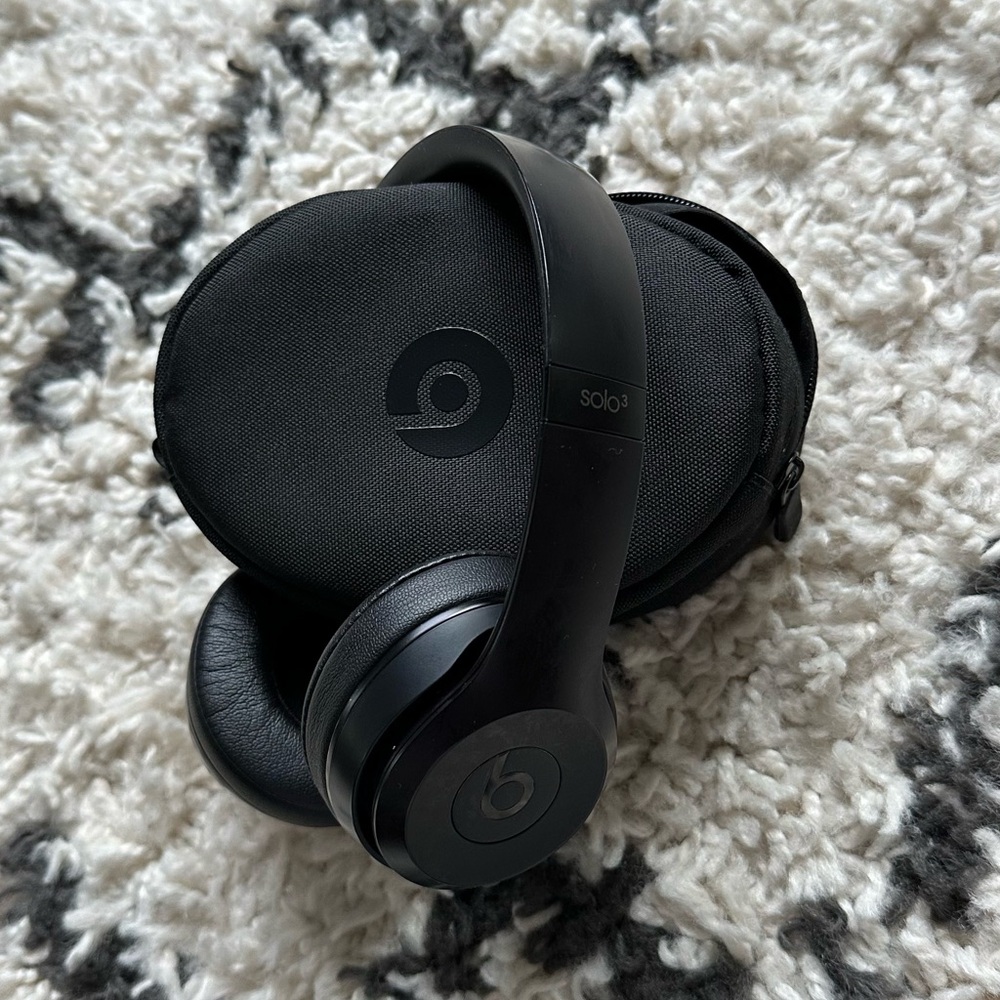 ✨ Black Beats Solo3 Bluetooth Wireless On Ear Headphones